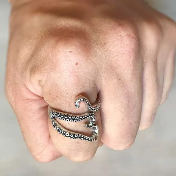 Anillo D. Jones | Acero de Titanio para Hombre | Madox - Vista lateral