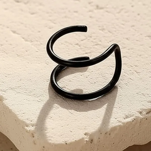 earcuff Dual | Acero de Titanio para Hombre | Madox - Lifestyle